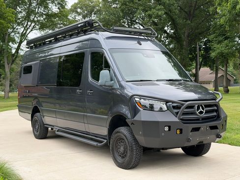 Used 2019 Mercedes-Benz Sprinter 4x4 170 image 1