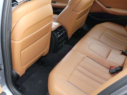 Used 2018 BMW 540i image 16