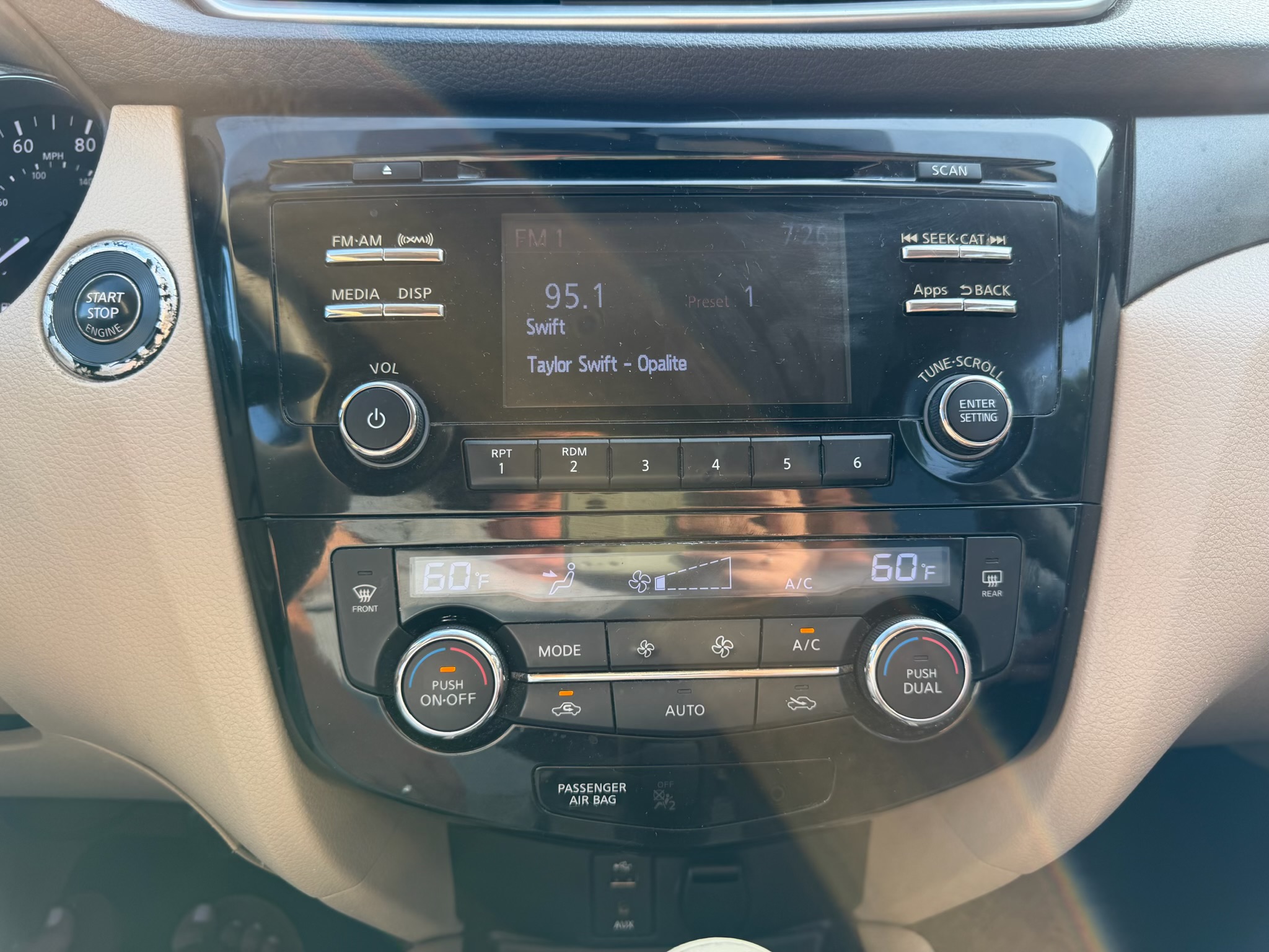 Used 2015 Nissan Rogue SV FWD image 11