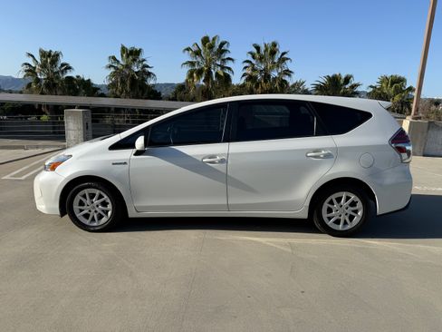 Used 2015 Toyota Prius V Three image 17