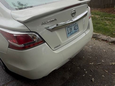 Used 2015 Nissan Altima 2.5 SL w/ Technology Package FWD image 2