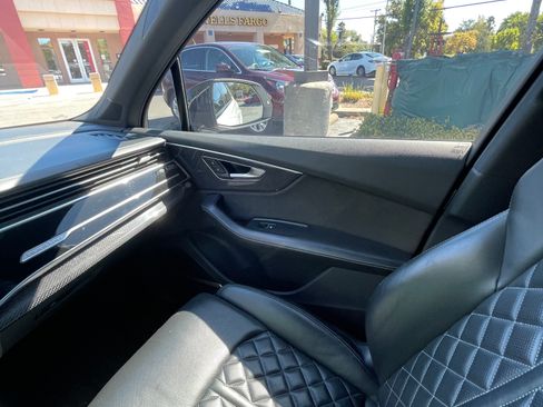 Used 2021 Audi SQ7 Prestige w/ Prestige Package image 8