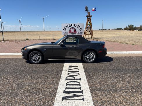 Used 2018 FIAT 124 Spider Classica w/ Technology & Siriusxm Group RWD image 13