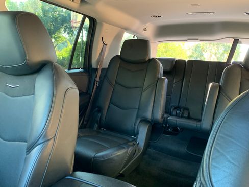 Used 2015 Cadillac Escalade Premium image 10