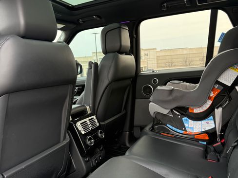 Used 2020 Land Rover Range Rover HSE image 19