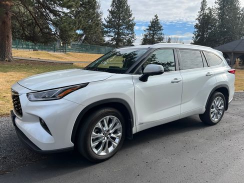 Used 2023 Toyota Highlander Limited image 4