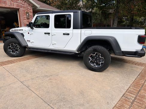 Used 2023 Jeep Gladiator Rubicon w/ LED Lighting Group AWD/4WD image 12