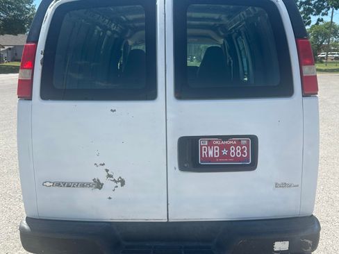 Used 2009 Chevrolet Express 2500 RWD image 9