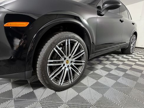 Used 2017 Porsche Cayenne AWD/4WD image 16