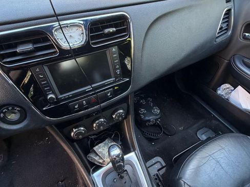Used 2011 Chrysler 200 S FWD image 10