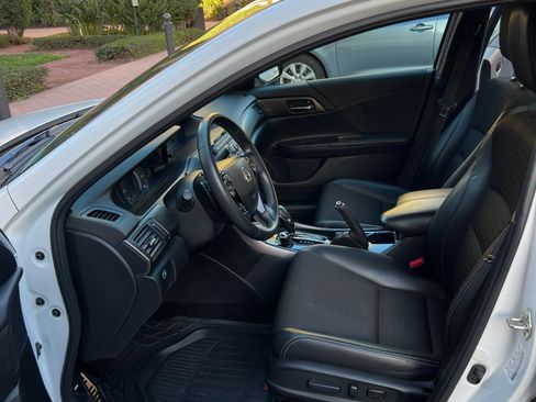 Used 2017 Honda Accord Sport image 17