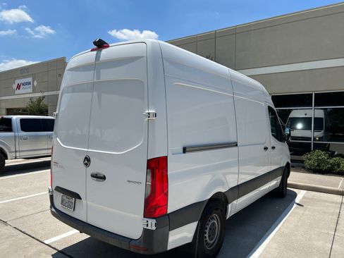 Used 2021 Mercedes-Benz Sprinter 2500 image 5