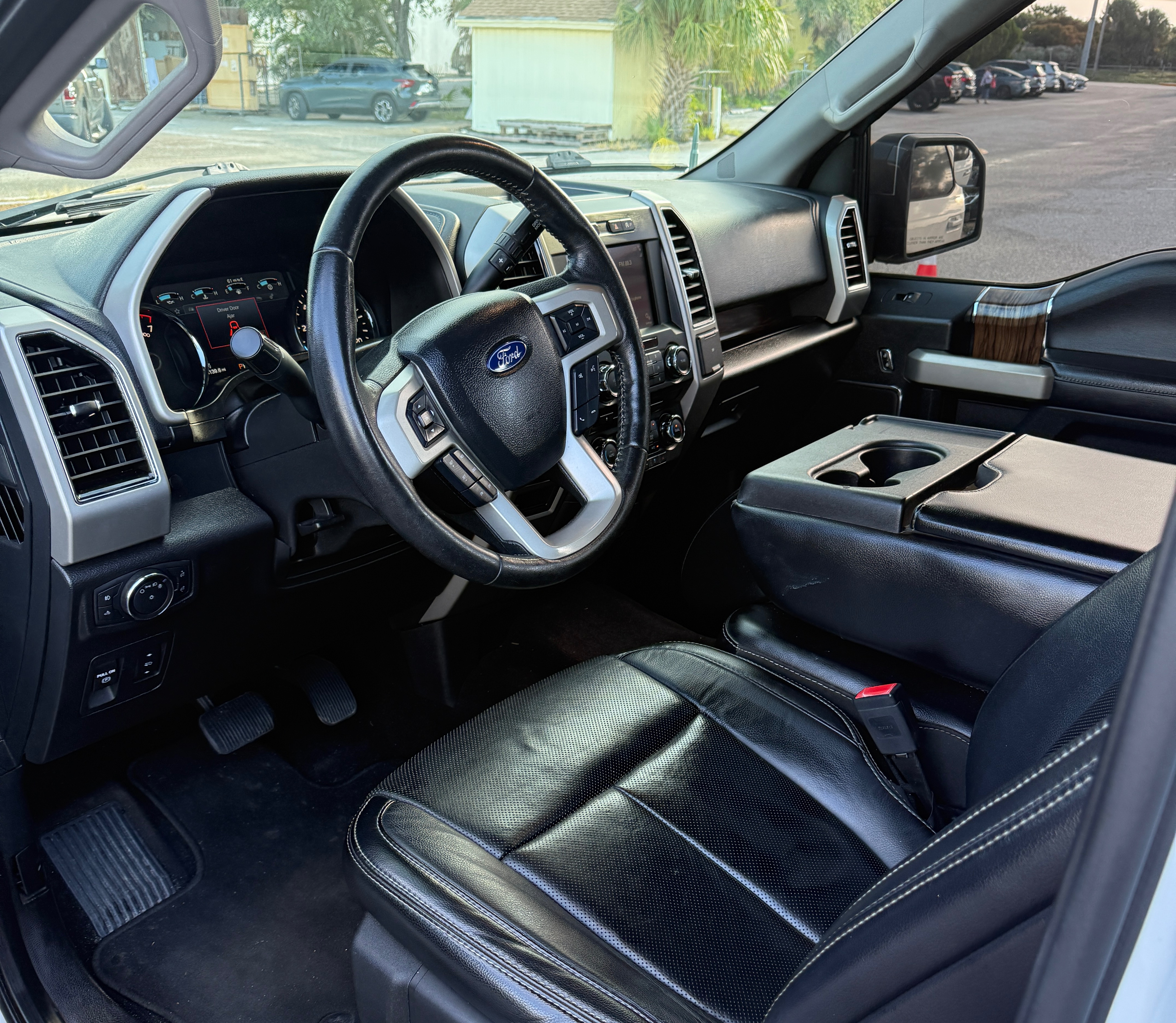 Used 2018 Ford F150 Lariat w/ Trailer Tow Package RWD image 9