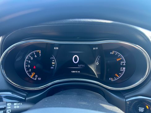 Used 2020 Jeep Grand Cherokee Overland AWD/4WD image 8