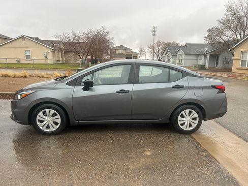 Used 2021 Nissan Versa S FWD image 4