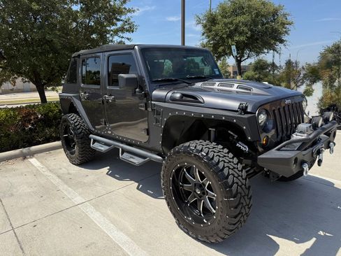 Used 2017 Jeep Wrangler Unlimited Sport w/ Connectivity Group AWD/4WD image 5