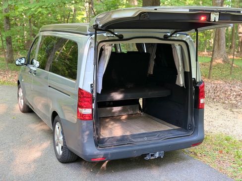 Used 2020 Mercedes-Benz Metris Passenger image 9