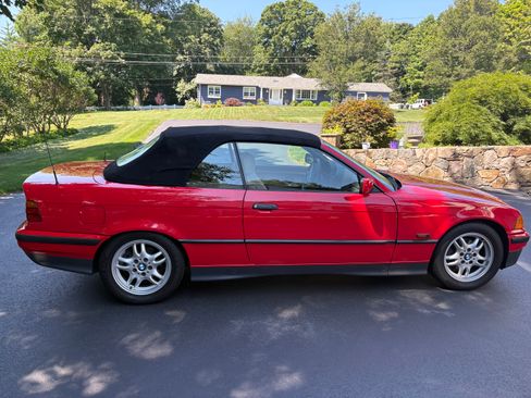 Used 1995 BMW 325i Convertible RWD image 2