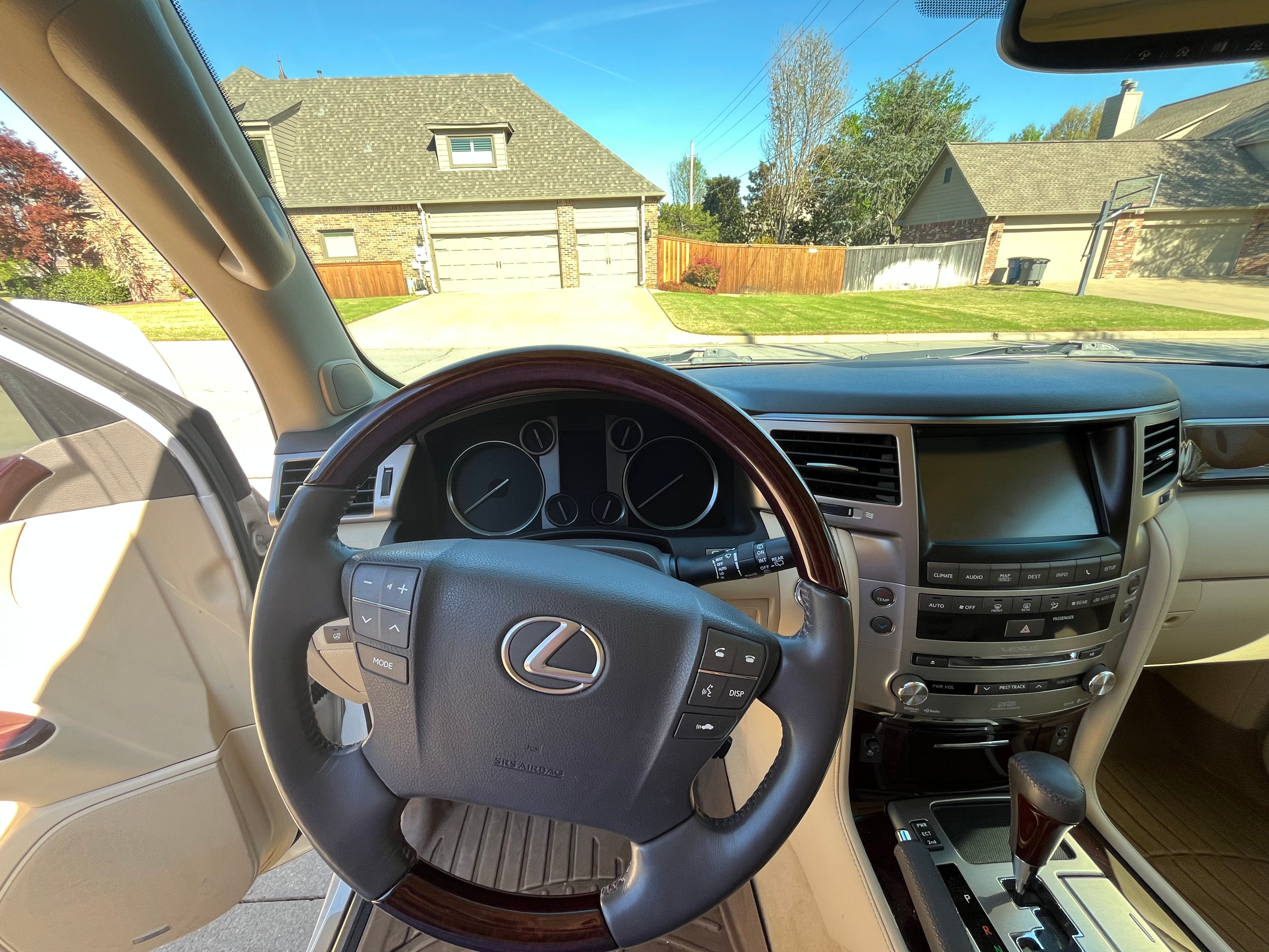 Used 2015 Lexus LX 570 4WD image 11