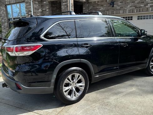 Used 2015 Toyota Highlander XLE image 2