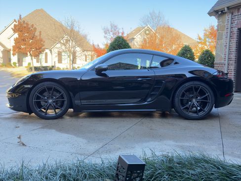 Used 2021 Porsche 718 Cayman image 2