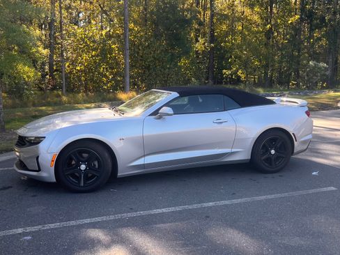Used 2019 Chevrolet Camaro LT image 2