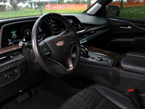 Used 2021 Cadillac Escalade ESV Sport Platinum image 9