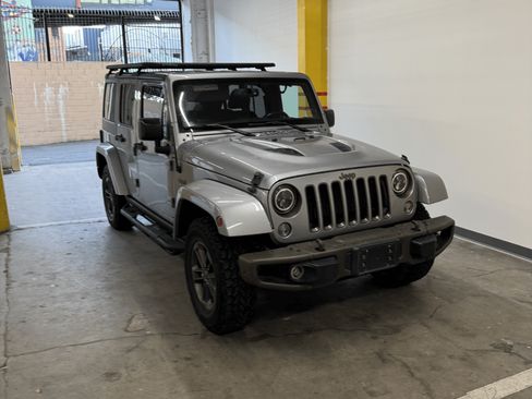 Used 2016 Jeep Wrangler Unlimited Sahara image 8