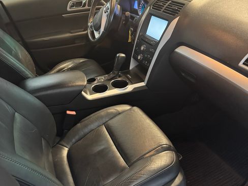 Used 2013 Ford Explorer XLT FWD image 6