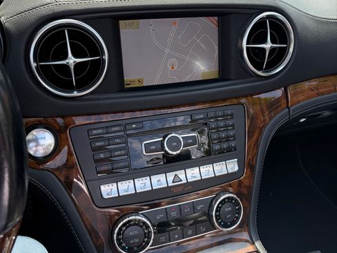 Used 2013 Mercedes-Benz SL 550 w/ Premium Pkg image 18
