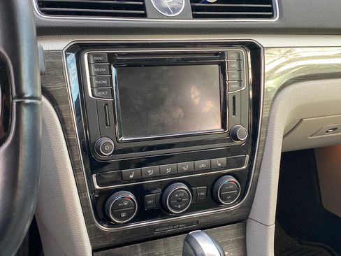 Used 2017 Volkswagen Passat 1.8T SE image 10