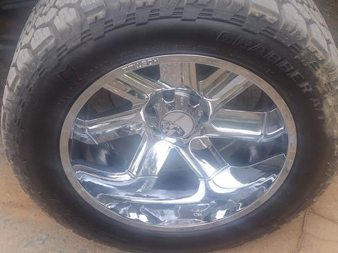 Used 2014 Ford F150 Platinum image 2