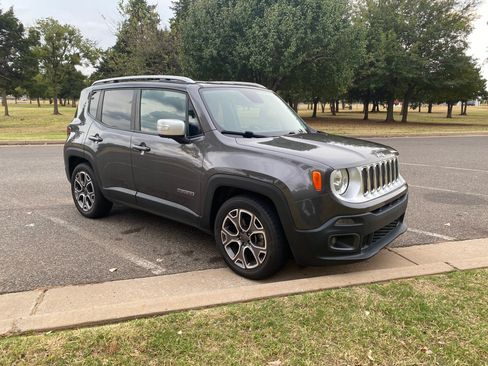 Used 2017 Jeep Renegade Limited image 9