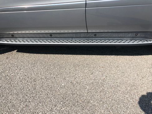 Used 2011 Mercedes-Benz GL 550 4MATIC image 13