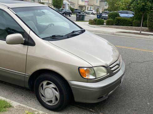 Used 2002 Toyota Sienna XLE w/ XLE Luxury Pkg FWD image 5