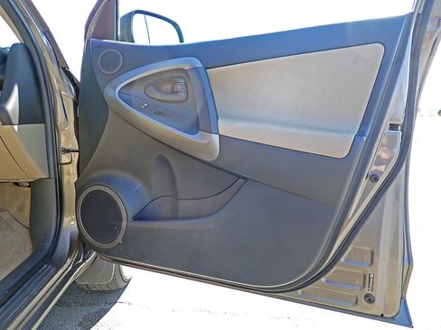 Used 2011 Toyota RAV4 4WD V6 w/ Tow Prep Pkg image 16