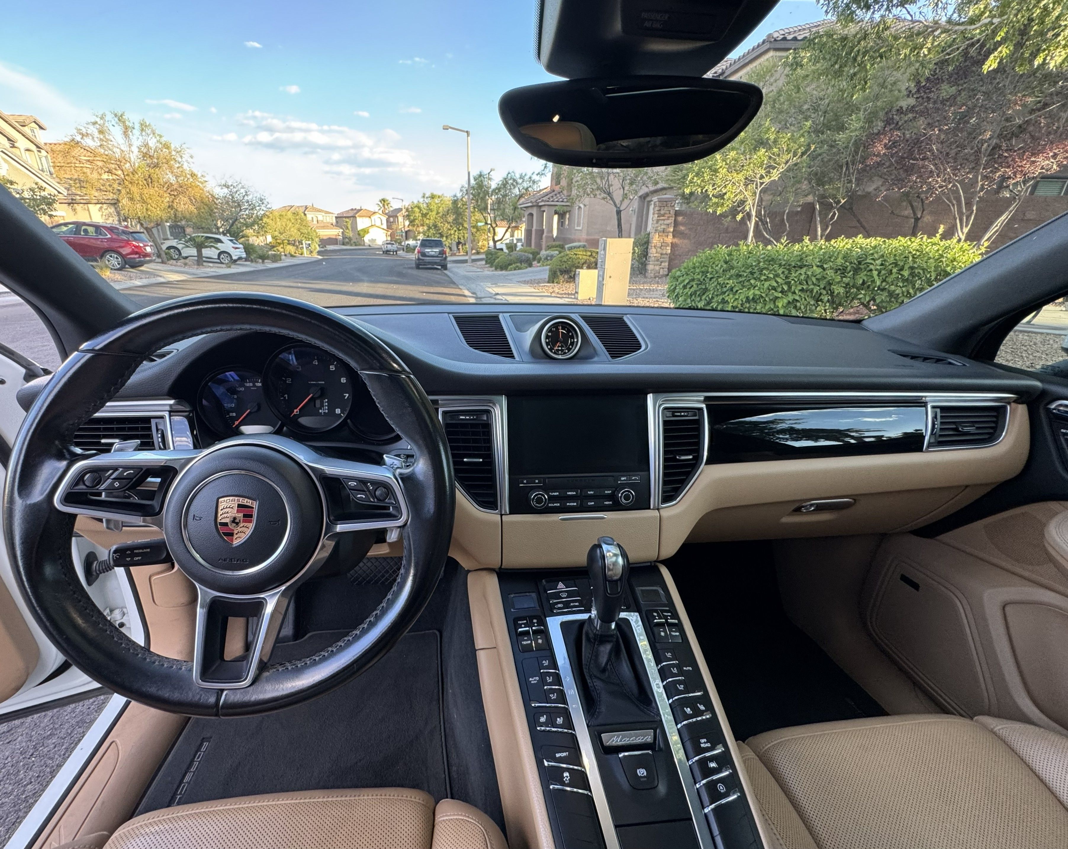 Used 2018 Porsche Macan Sport Edition AWD/4WD image 15