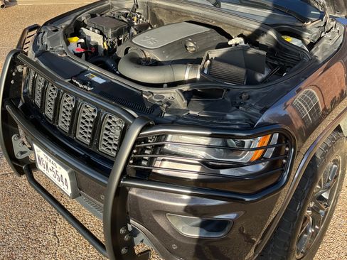 Used 2017 Jeep Grand Cherokee Overland w/ Jeep Active Safety Group image 9