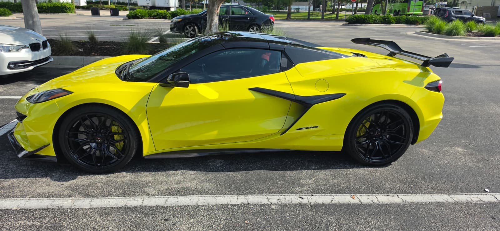 Used 2023 Chevrolet Corvette Z06 w/ Z07 Performance Package RWD image 6