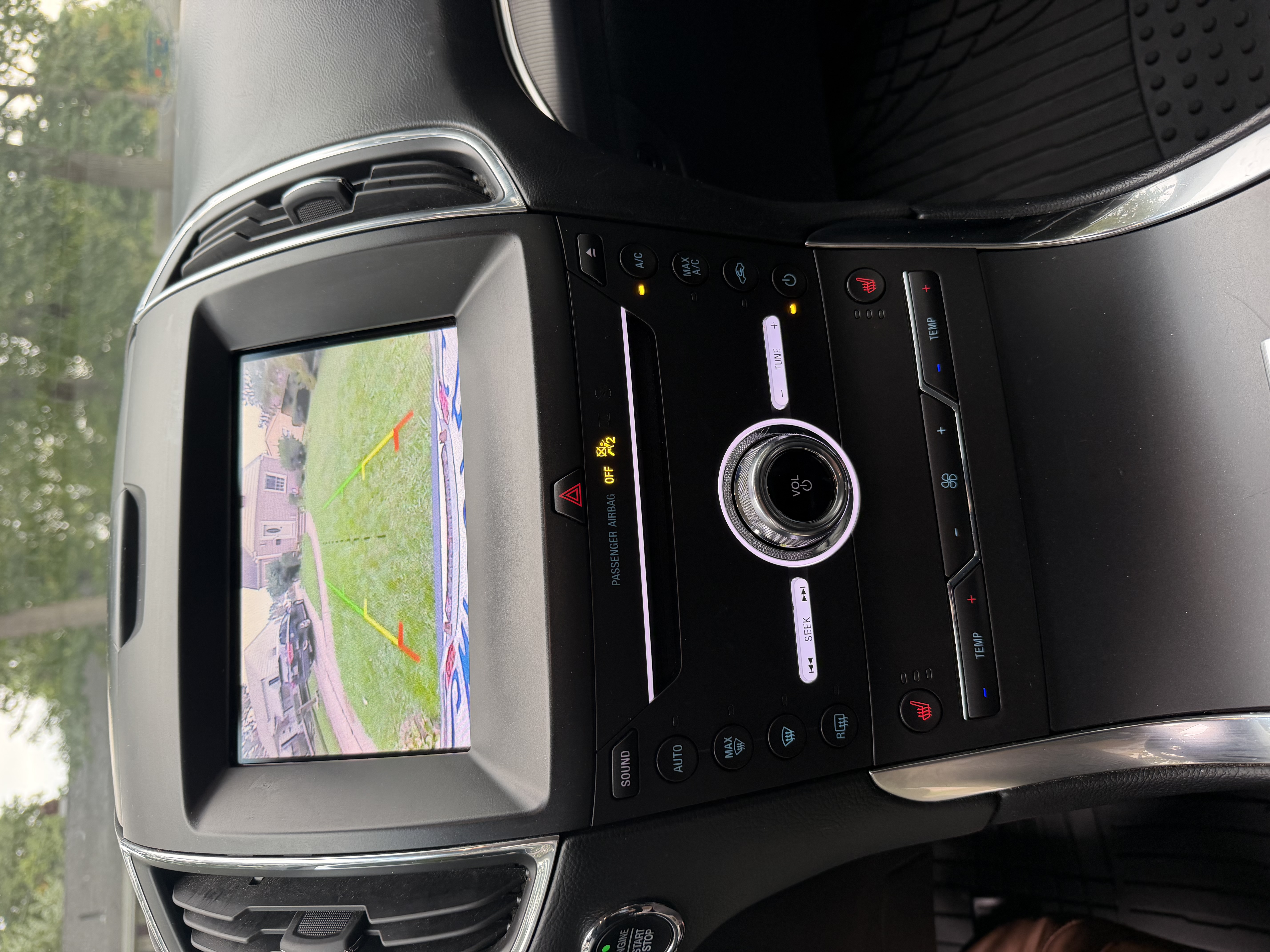 Used 2019 Ford Edge Titanium FWD image 9