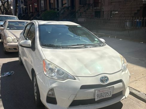 Used 2014 Toyota Prius C Two image 5