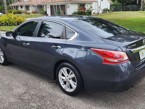 Used 2013 Nissan Altima 2.5 SV image 5
