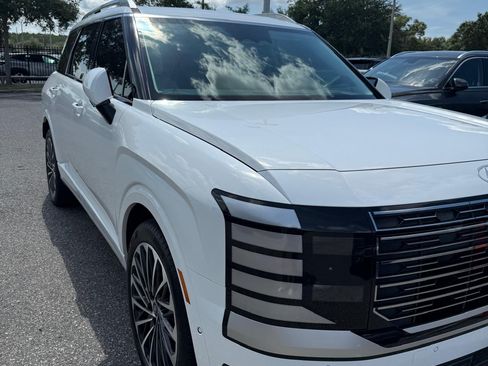 Used 2026 Hyundai Palisade Calligraphy image 2