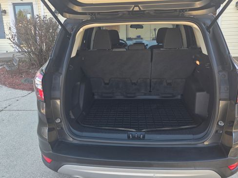 Used 2018 Ford Escape SE w/ SE Sync 3 Package image 9