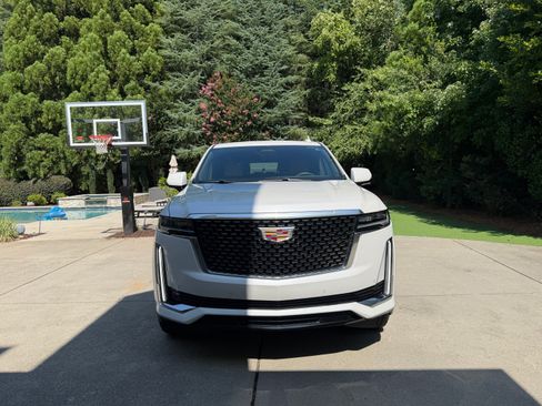 Used 2021 Cadillac Escalade ESV Premium Luxury w/ LPO, Illumination Package AWD/4WD image 2