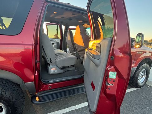 Used 2002 Ford Excursion XLT image 18