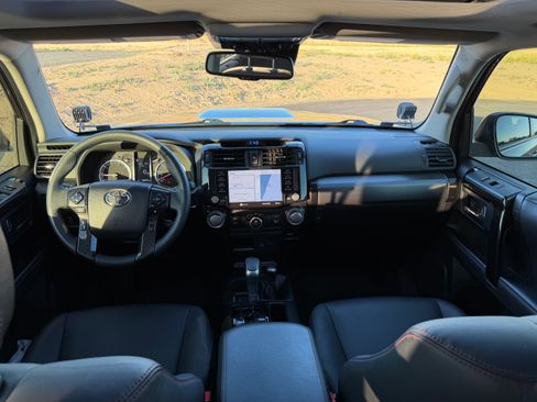 Used 2020 Toyota 4Runner TRD Off-Road Premium w/ Moonroof Package AWD/4WD image 18
