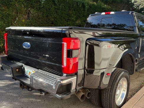 Used 2023 Ford F450 Lariat image 8