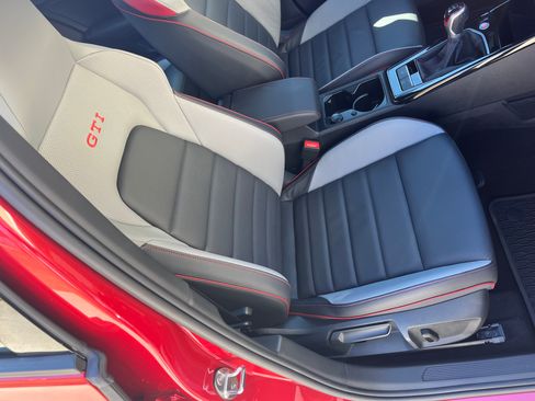 Used 2024 Volkswagen GTI SE w/ SE Leather Seats Package image 5