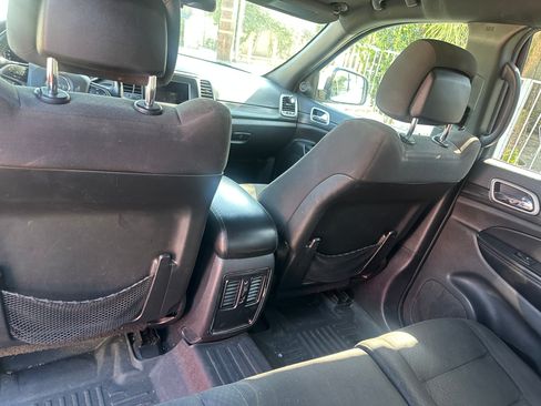 Used 2019 Jeep Grand Cherokee Laredo RWD image 11